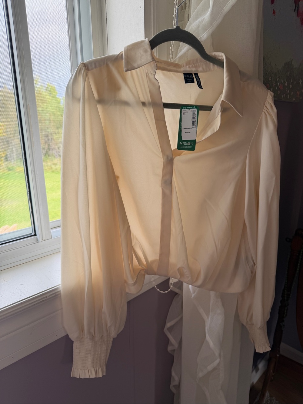 Rioni Cream Long-Sleeve V-Neck Blouse with Smocked Cuffs